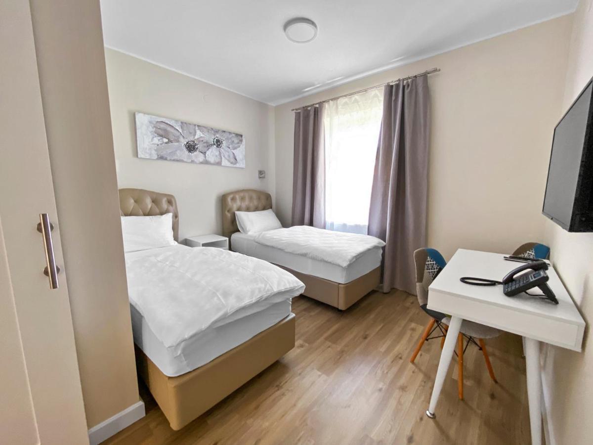 Toscanina Garni Hotel Dobrovo Bagian luar foto